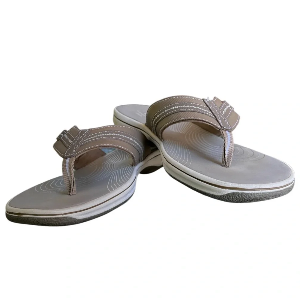 Clarks Cloudstepper Sz 10 Tan Sandals Flip Flops Comfort Vacation Coastal Beach